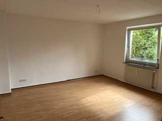 Schöne 2 Zimmere Whg. im 1.OG mit Balkon