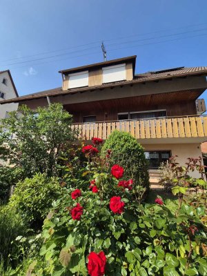 Helle, großzügige 5-Zimmer-Dachgeschosswohnung mit EBK, Balkon - ab sofort frei