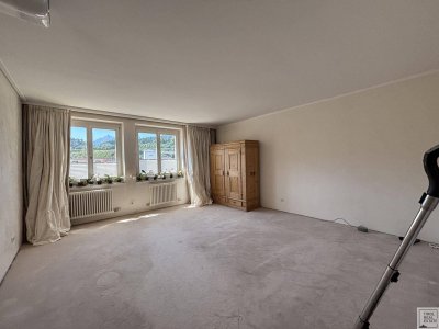 Selbstnutzer aufgepasst! Helle 3-Zimmer-Wohnung mit Weitblick und Altbauflair in zentraler Lage