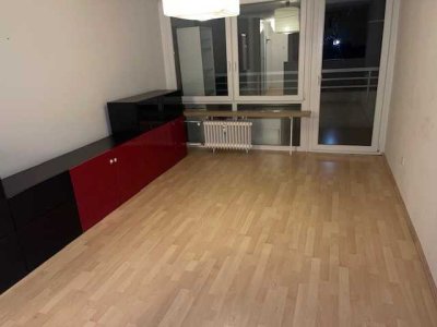 Helle 1-Zimmer Wohnung mit Balkon im 4. OG in Planegg
