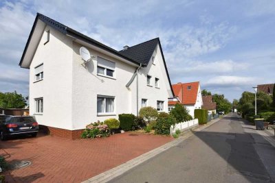 Preußisch Oldendorf - Bad Holzhausen: Charmantes Zweifamilienhaus mit schönem Garten !