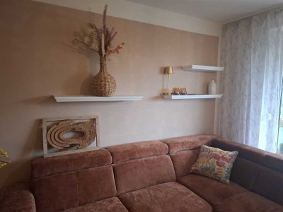 ZWISCHENMIETE-6 Monate /evtl mehr  Möblierte2-Raum-Wohnung mit Balkon und Einbauküche in Taufkirchen