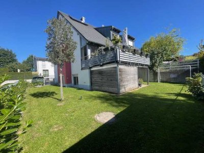 Moderne Doppelhaushälfte mit Einliegerwohnung in Uttenreuth