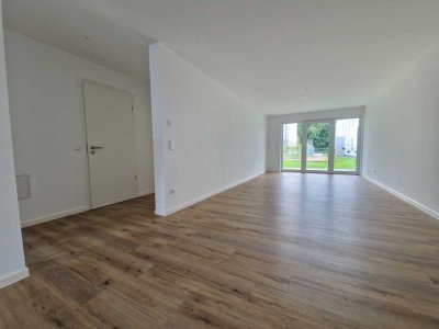 Wohnen im Neubau: Erdgeschoss - 3ZKB - Terrasse + PKW Stellplatz