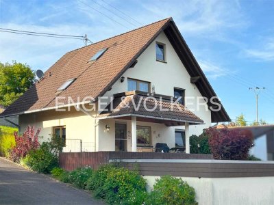 Solides Zweifamilienhaus in ländlicher Lage