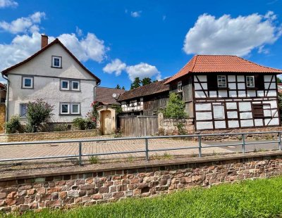 Wohnen mit Charme! Geräumiges Wohnhaus mit Nebengebäuden & schönem Gartengrundstück!