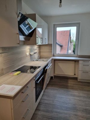 Bitte um schriftliche Anfragen:
3 Zi.- -Wohnung mit Balkon sucht Mieter!