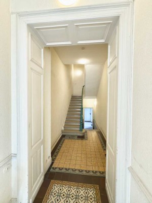 ! 4,5 % Rendite in Top Altstadt Lage ! 422 m2 Wohn- und Gewerbefläche in modernisiertem Altbau