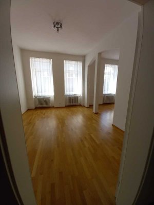 OF-City  sonnige, großzügige 3 Zi-Altbauwhg