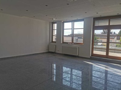 Individuelle und sehr großzügige 2,5-Zimmer-Wohnung zur Miete in 89542 Herbrechtingen