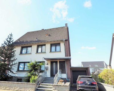 Bereits RESERVIERT!! Modernisiertes & gepflegtes 3-Parteienhaus mit solider Netto-Kaltmiete!