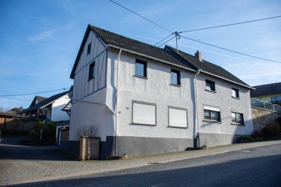 Schöne frisch renovierte Altbauwohnung