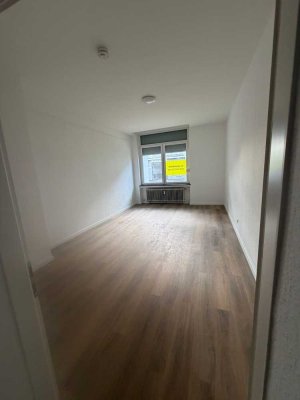 Große 2-Zimmer-Wohnung – ideal für Büro, Praxis, Studio oder Salon, frisch und hochwertig renoviert!