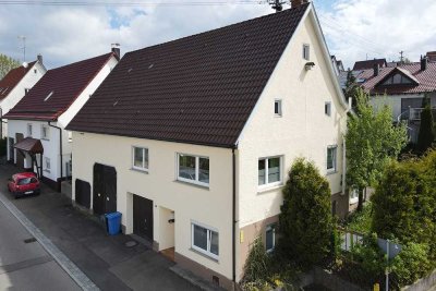 Ehemaliges Bauernhaus mit großer Garage und voller Möglichkeiten für Handwerker und Familien