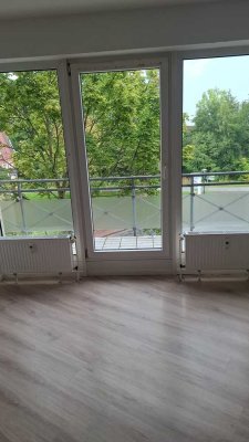 Helle 3 Zimmerwohnung mit großem Balkon