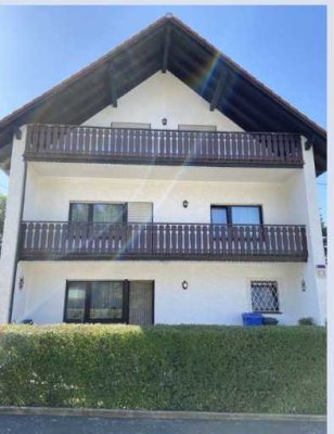 Günstiges, modernisierte 6Zimmer +  im Zweifamilienhaus mit geh. Innenausstattung und EBK