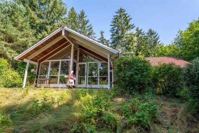 Kapitalanlage mit Potenzial -
Vermieteter, skandinavischer Bungalow mit tollem Naturgrundstück