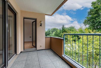 Schuch Immobilien – Sonnige 2-Zimmerwohnung mit Balkon und Garage in ruhiger Lage