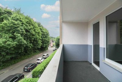 Ihr neues Zuhause: Modernisierte 2-Zimmer-Wohnung mit Tiefgaragenstellplatz in Leverkusen-Schlebusch