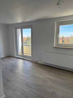 Seniorenfreundliche 2 Raum-Wohnung mit Balkon! Erstbezug nach Sanierung!