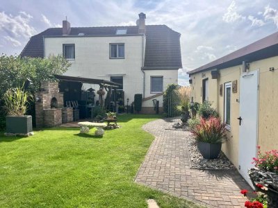 Hochwertig ausgestattete Doppelhaushälfte mit schönem Garten und bester Lage