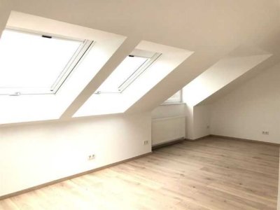 Zu vermieten ++lichtdurchflutete Dachwohnung++ ca. 32 qm in Veitshöchheim