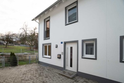 Neuwertige, zentral gelegene Doppelhaushälfte in Mainburg