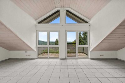 Traumblick inklusive - 3,5 Zimmer-Dachgeschosswohnung  mit Flair in Tiengen