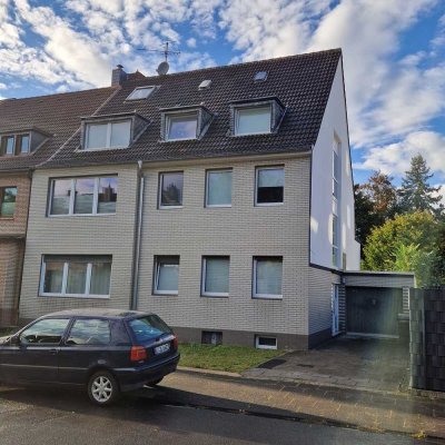 DREIZIMMERWOHNUNG MIT ZUSÄTZLICHEN 31m² IM Spitzboden IM DREIFAMILIENHAUS MIT STELLPLATZ UND BALKON!