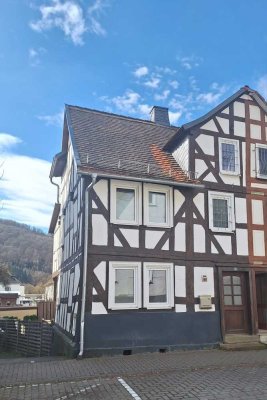 Ihr neues Zuhause in der Stadtmitte: Historische Doppelhaushälfte mit separatem Wochenendgrundstück