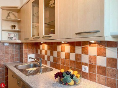 Freundliche Dachgeschoßwohnung mit Weitblick – WG geeignet!