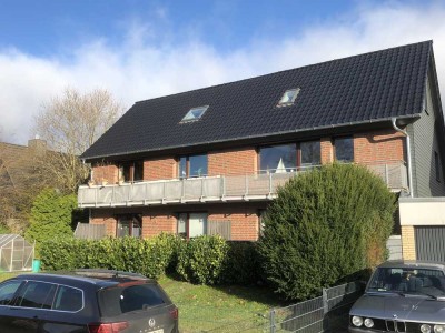 2,5 Zimmer DG- Wohnung mit Balkon in Top Wohnlage