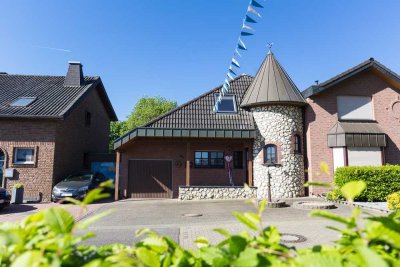 Von PRIVAT: Außergewöhnliche Doppelhaushälfte mit Glockenturm zum außergewöhnlichen Preis
