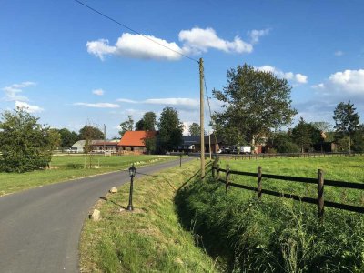 Wohnen auf dem Land - Geräumige Wohnung mit Loggia