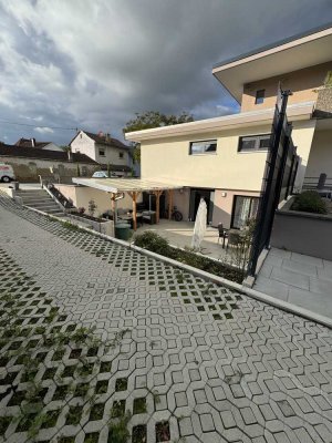 Sonnenterrasse mit Freisitz im Souterrain