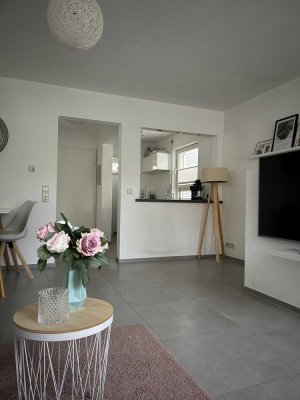 Wunderschöne, modern möblierte 2-Zimmer Maisonette-Wohnung mit Garten in zentraler Lage.