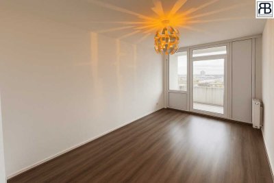 Wohnen über den Dächern von Köln: sofort bezugsfreie 3-Zimmer-Wohnung mit Domblick und Aufzug