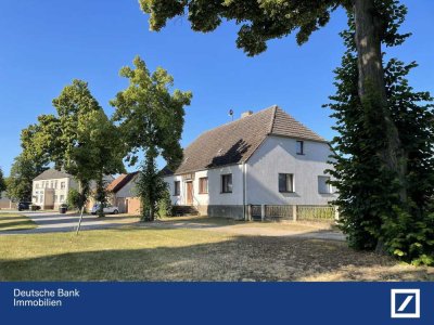 Provisionsfrei - mit Doppelgarage und großem Grundstück