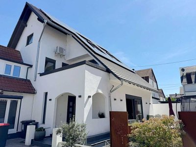 Modernes Einfamilienhaus mit großzügiger Einliegerwohnung und Garage!