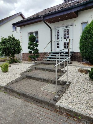 Einfamilienhaus mit Einliegerwohnung in ruhiger Lage