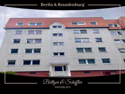 Ansprechende 3-Zimmer-Wohnung mit Balkon, Einbauküche, Wannenbad  und PKW-Stellplatz