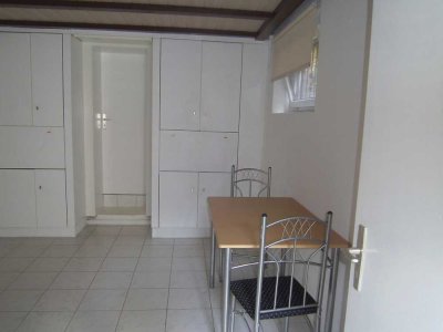 1 Zimmer Souterrain-Wohnung im Einzelhaus