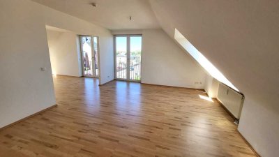 Seniorengerechte 5-Zimmer Dachgeschoss-Wohnung in Schkeuditz zu vermieten - WG geeignet!