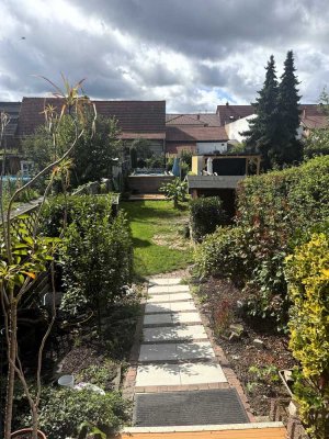 RH mit sonnigem Garten in ruhiger Lage von St.Leon