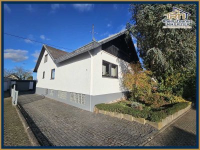 Attraktive Dachgeschosswohnung mit Balkon und Garage in Heiligenroth!