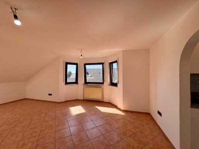 Erstbezug nach Sanierung - Großzügige 3-Zimmer-Wohnung mit Extra-Raum im Souterrain