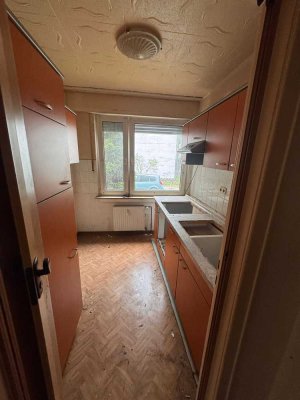 3-Zimmer-Wohnung im EG · 56,70 m² · Balkon · Sanierungsobjekt mit Paketoption