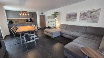 Moderne 4-Zimmer-Wohnung mit EBK, Terrasse und eigenem Gartenanteil in Reutlingen