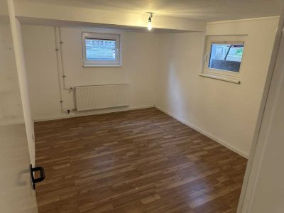 Neu renvovierte Wohnung mit zweieinhalb Räumen und Einbauküche in Bietigheim-Bissingen