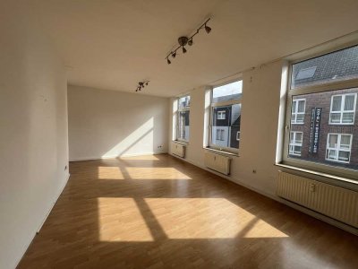 **großzügige 2-Zimmer Wohnung**